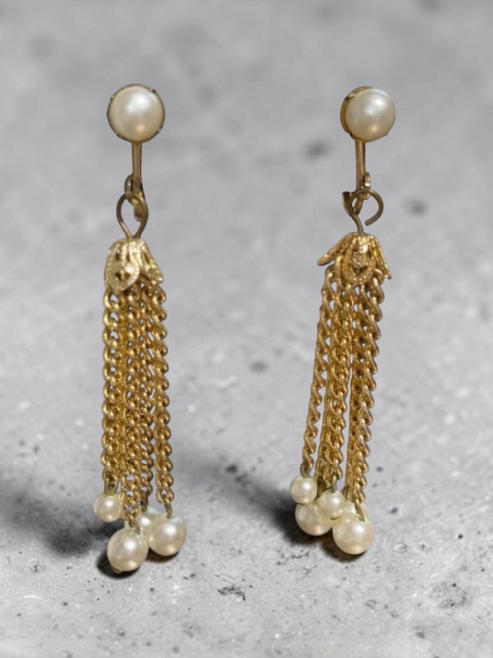 Vintage 1960s Gold Tone Chain & White Faux Pearl Beaded Dangling Clip On Earring